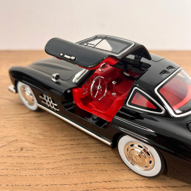 Auto Mercedes Benz 300SL Escala 1:24